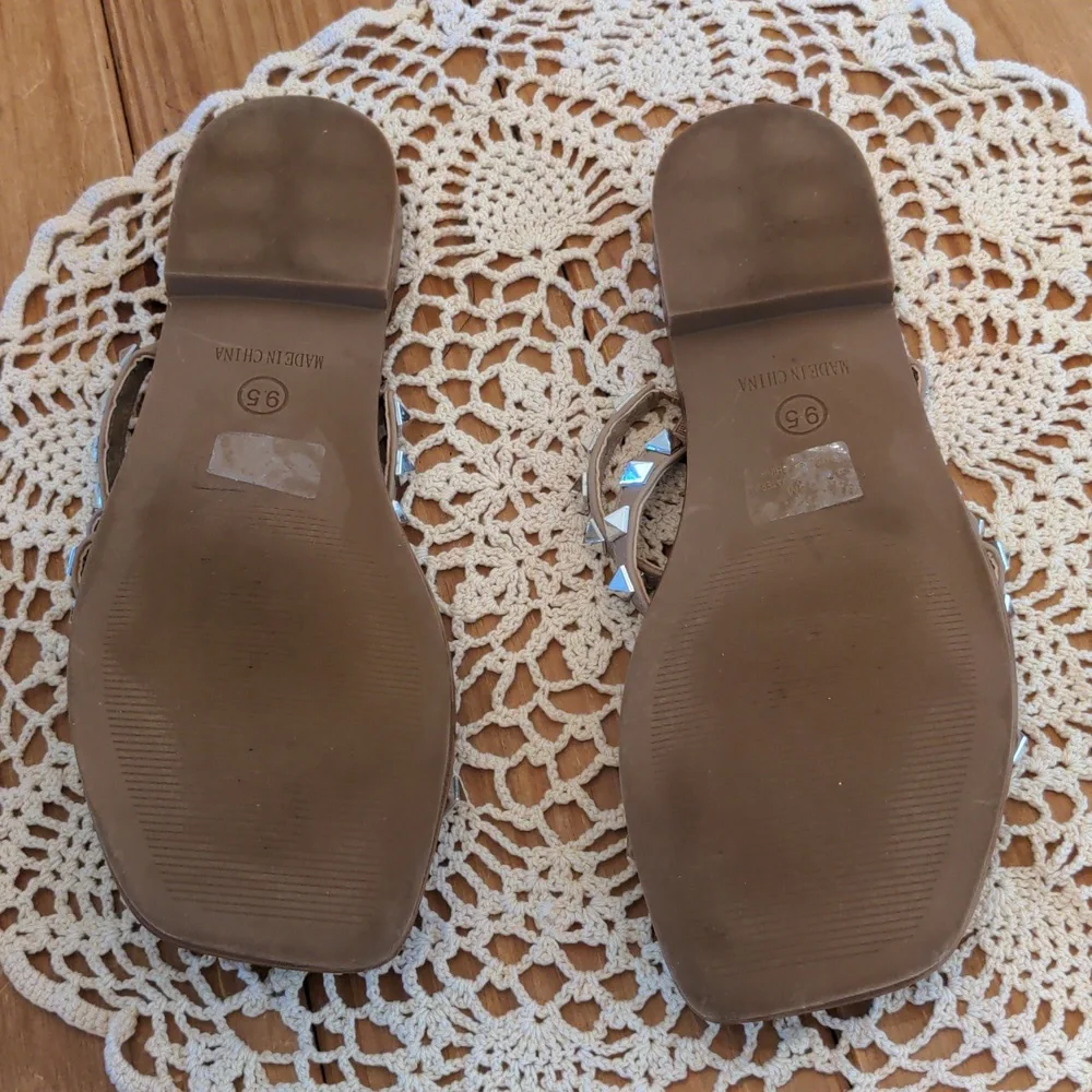 Kellparker Studded Strap Sandals, Size 9.5 - Picture 2 of 8